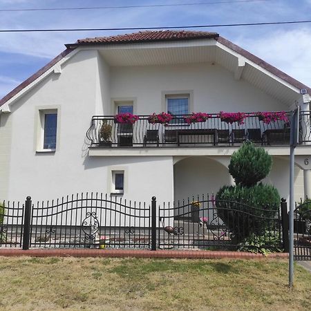 Pokoje Goscinne Cuma Леба Экстерьер фото